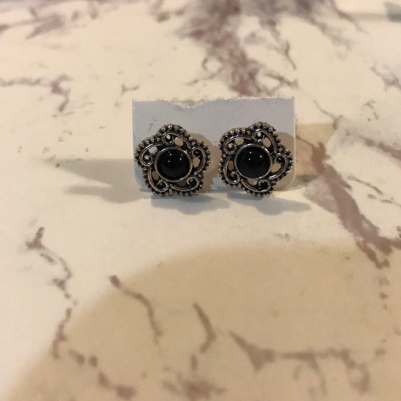Jewelry - NWT Black stone earrings